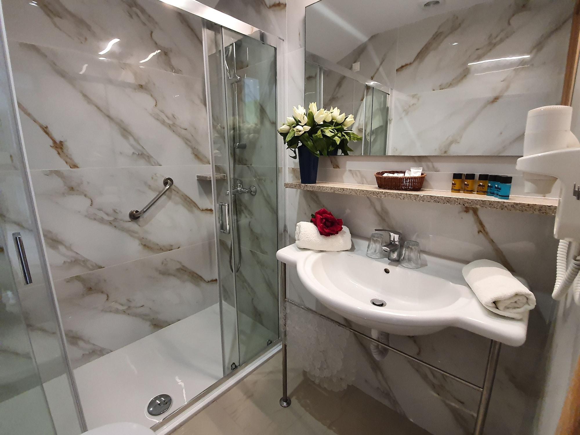 Dolfin Hotel โตโล ภายนอก รูปภาพ