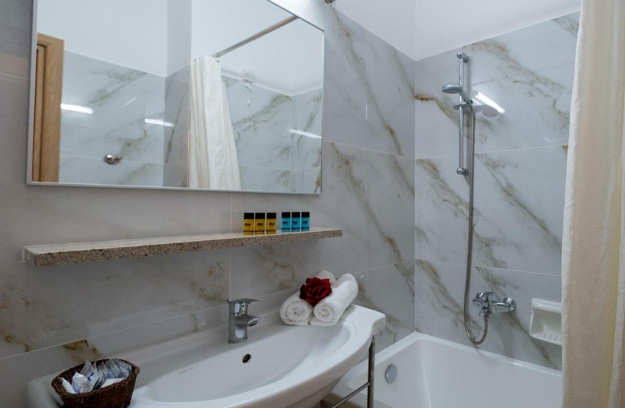 Dolfin Hotel โตโล ภายนอก รูปภาพ